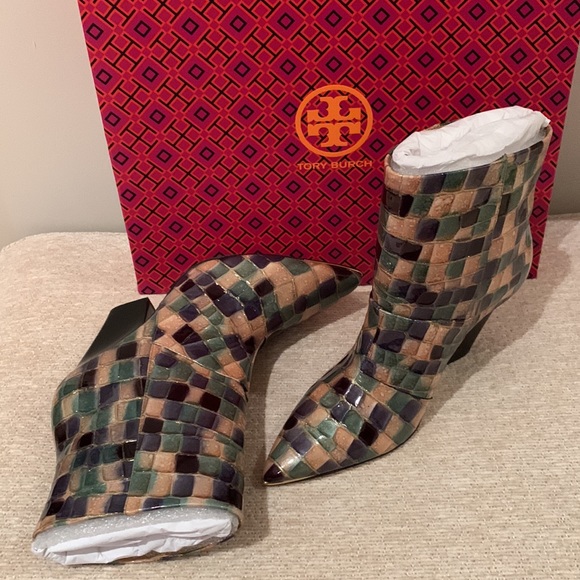 TORY BURCH LILA HAND PAINTED EMBOSSED PATENT LEATHER BOOTS MADE IN ITALY 🇮🇹 - Picture 13 of 16